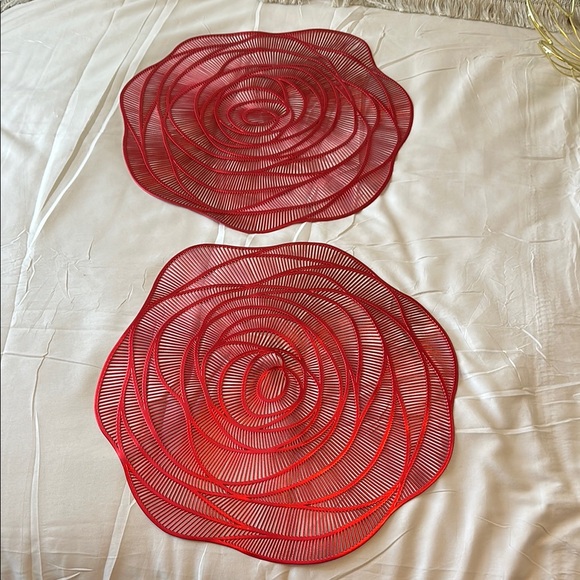 Other - Pre owned Red Rose-Shaped 2 piece set Placemats